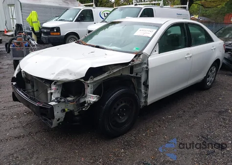 2011 Toyota Camry z USA, uszkodzony, nr VIN 4T1BF3EK2BU672023